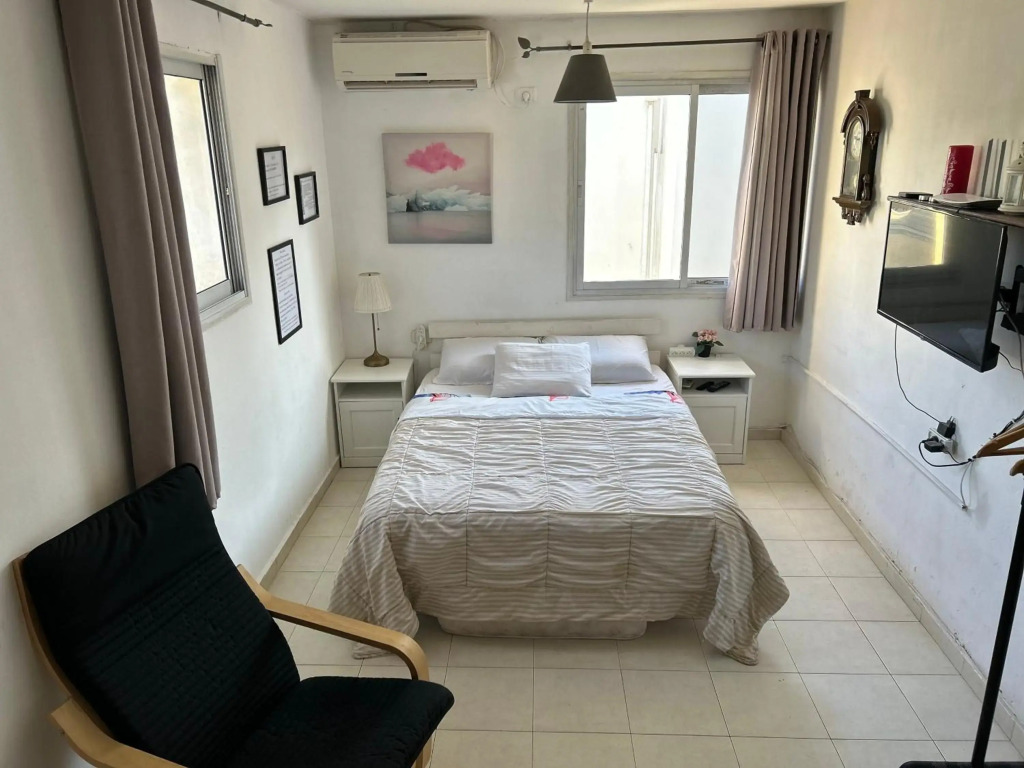 Amirs Apartments