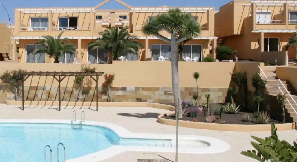 Book Jet - Las Lomas Sunny Holiday Homes