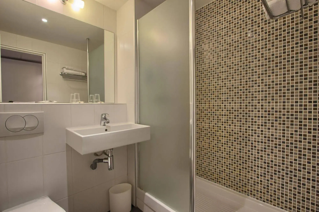 B&B HOTEL Paris 17 Batignolles