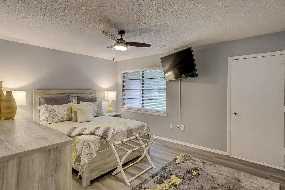 Hilton Head 2BR Townhouse Walk to Shops & Dining