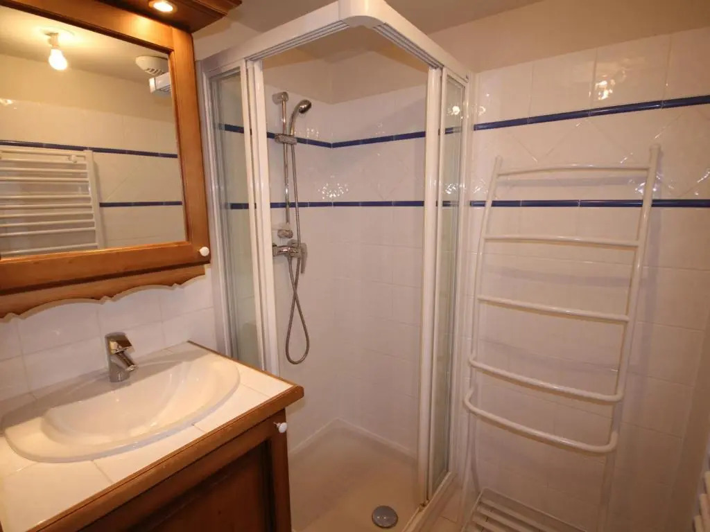 Appartement spacieux 5 pièces, 3 bains, park. - FR-1-293-302