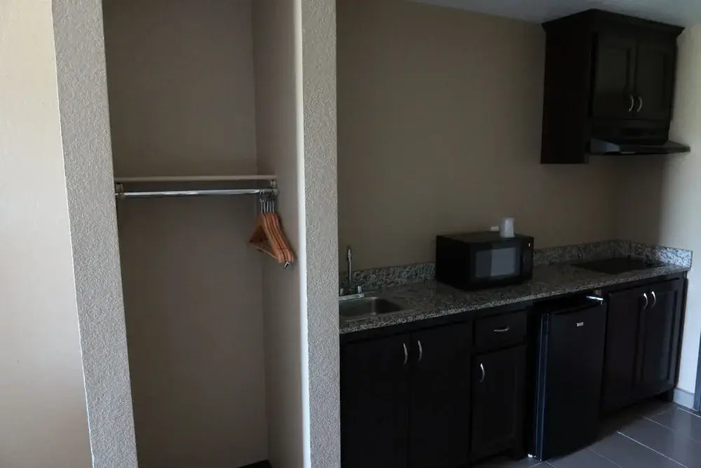 West Worth Inn & Suites White Settlement