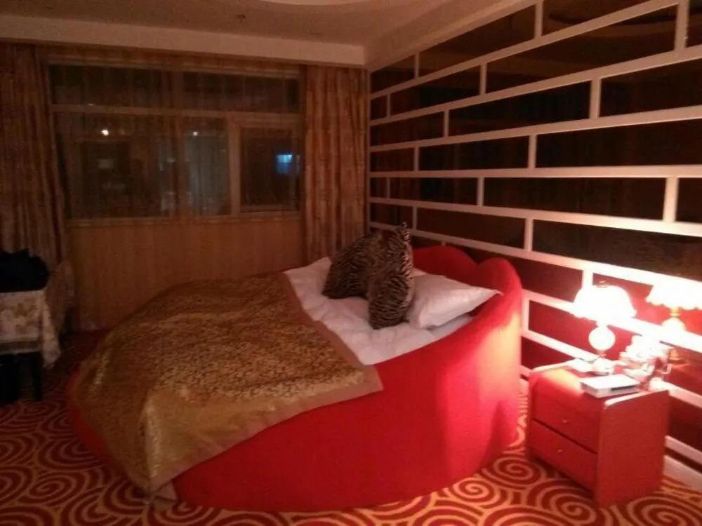 To Youth Themed Hotel