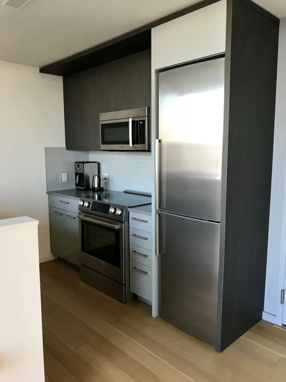 Coral Homes - Designer Penthouse in Old City - "The Apollo" Suite