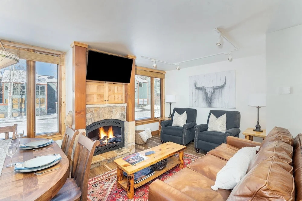 2-min Walk To Lift 7, Shuttle To Gondola! Hot Tub + Fireplace 3 Bedroom Condo by RedAwning