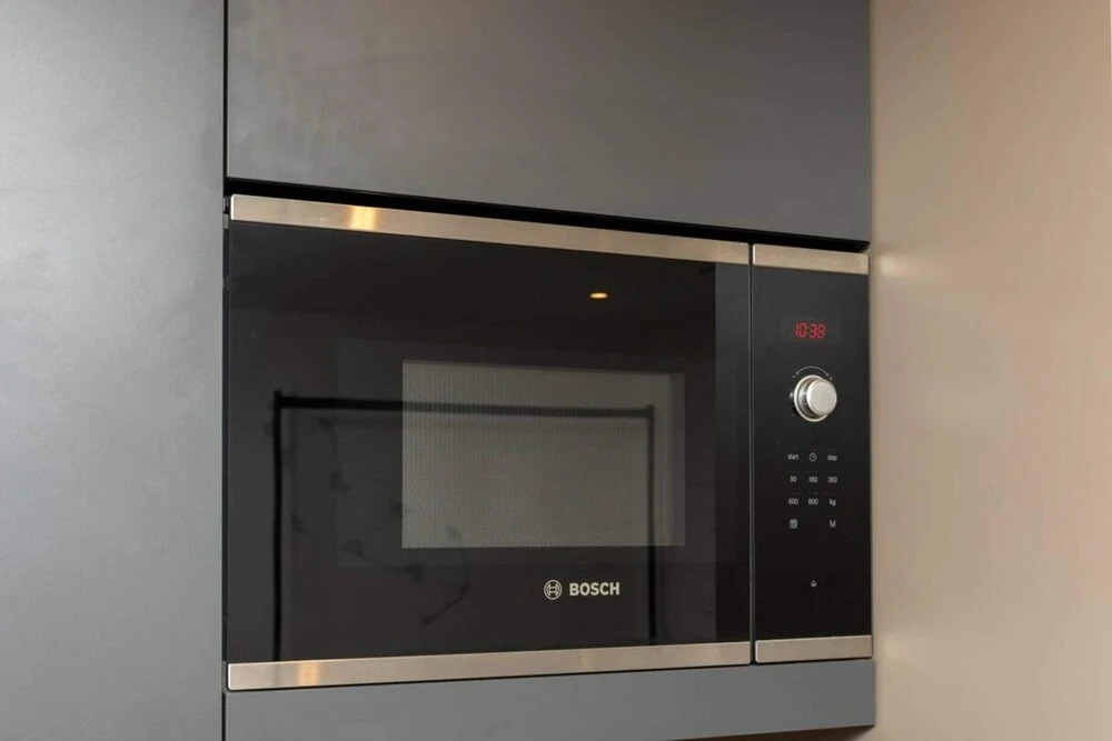 Modern 1 Bedroom Apartment With Balcony in Surrey Quays