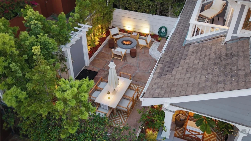 Venice Veranda by Avantstay 3-min Walk to Beach + Rare Walk Street EV Charger + Firepit + Outdoor Dining