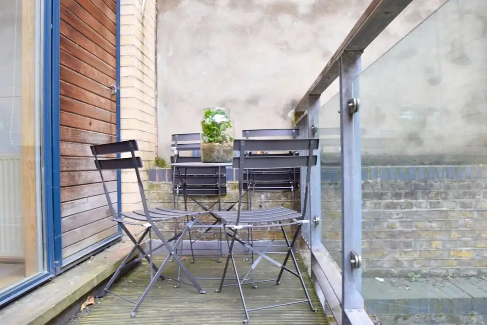 Bright and Colourful Flat With Balcony Near Regents Canal