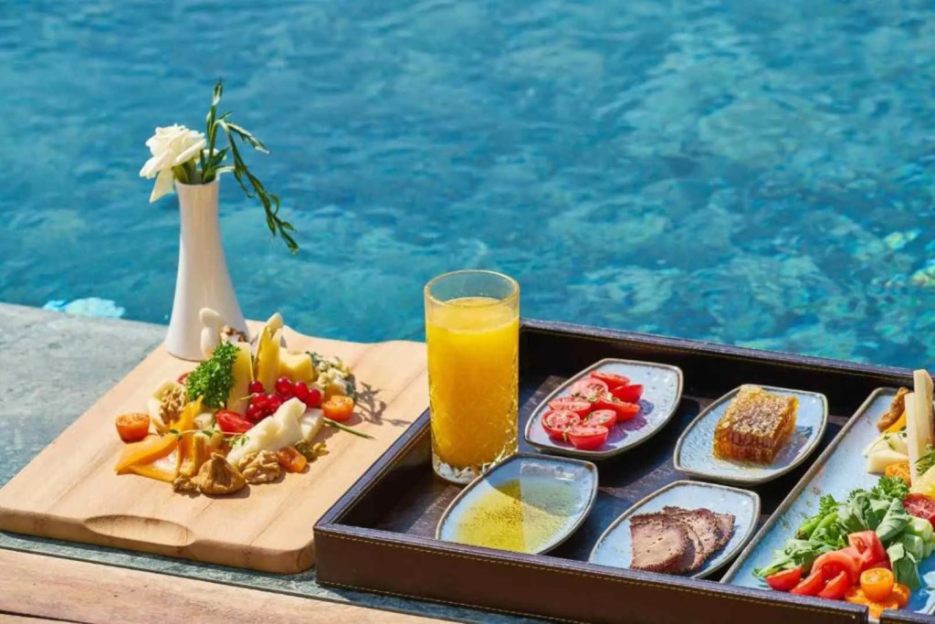 AVANTI HOTEL & CONVENTION CENTER