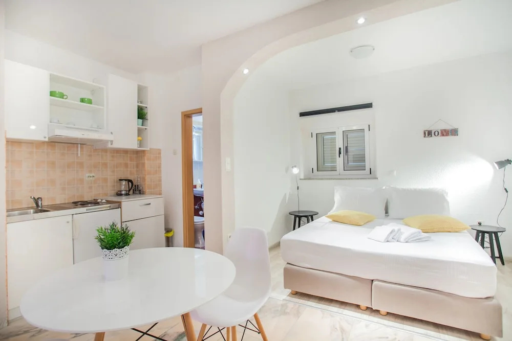 Apartments Emotha