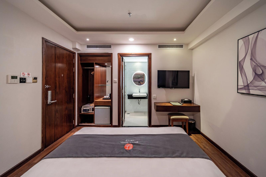 City Hotel 2
