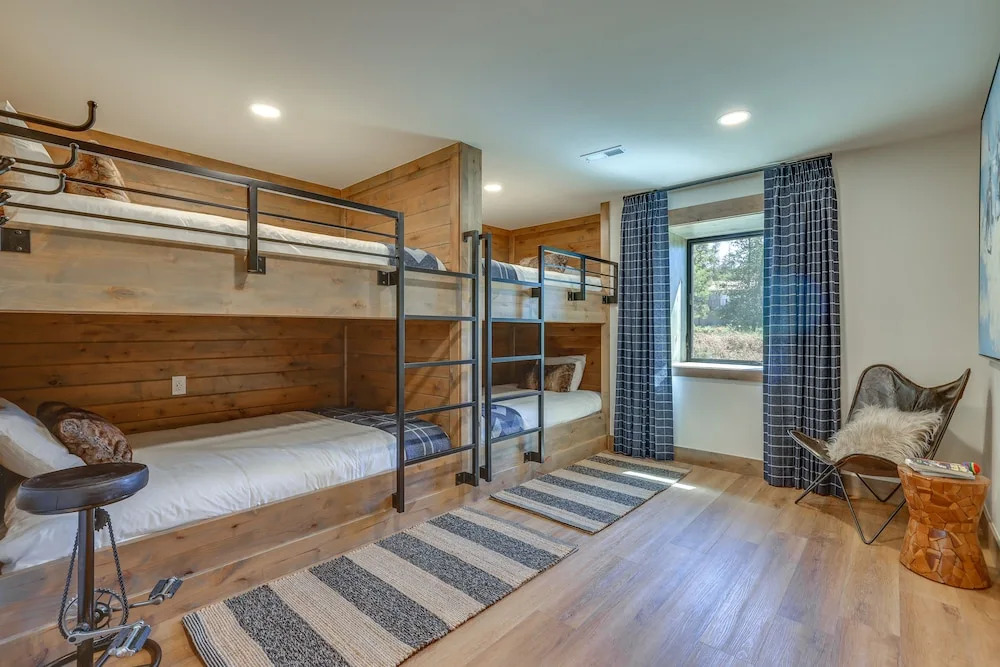 Updated Silverthorne Home w/ Hot Tub & Mtn Views!