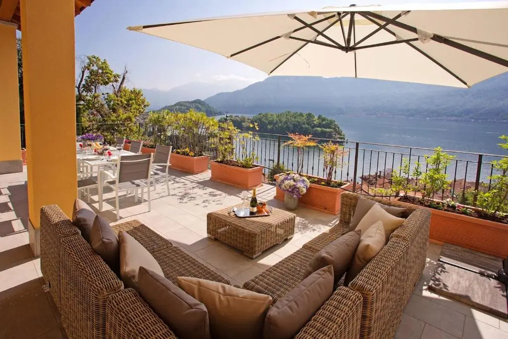 Sala Comacina Apartment No 1 (Sleeps 10)