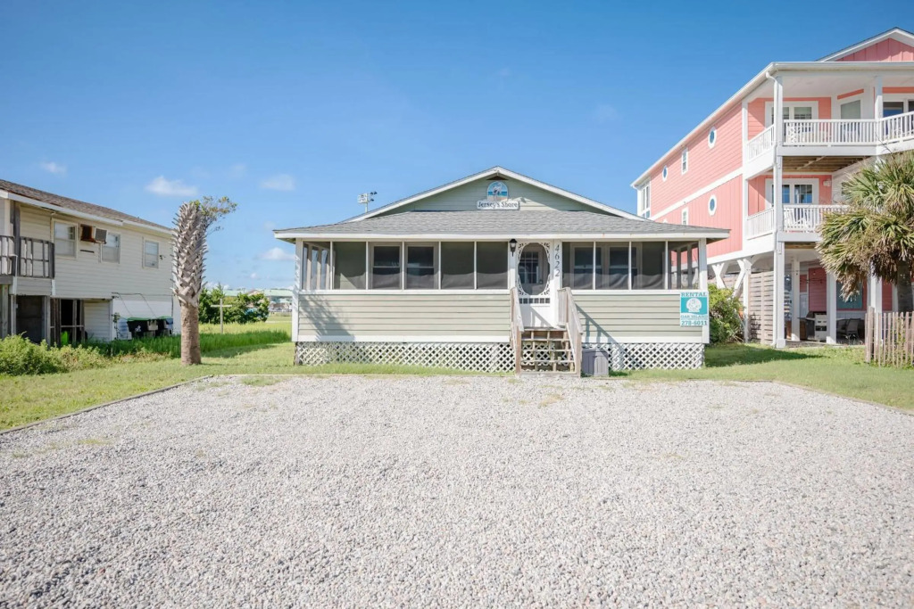Jerseys Shore by Oak Island Accommodations