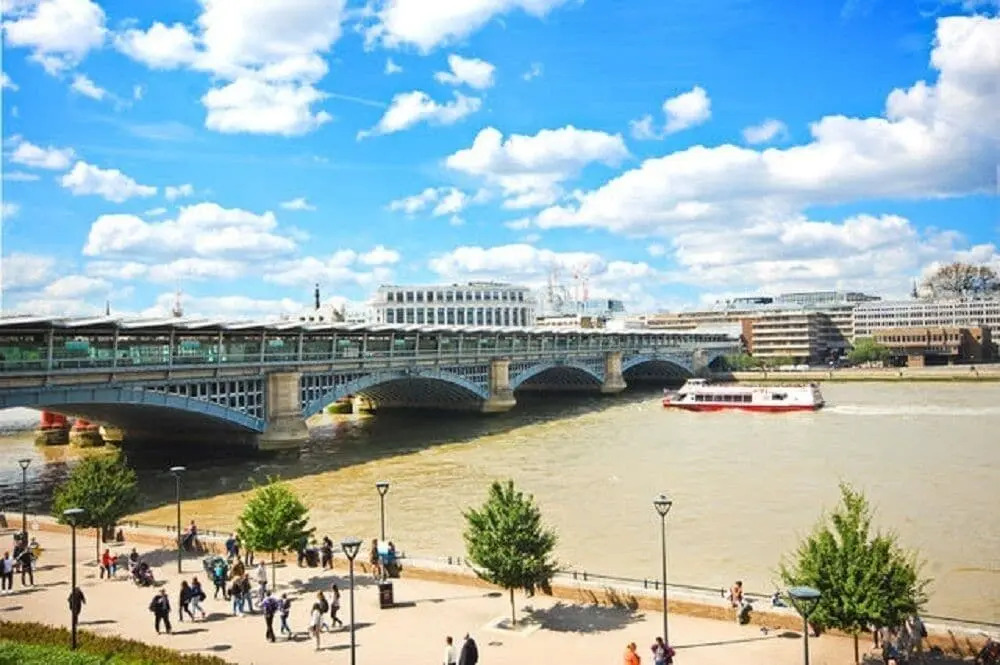 2BR Flat with stunning river views