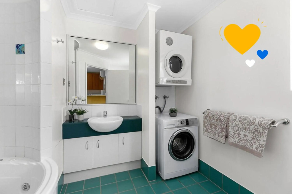 Immaculate 1 bedroom resort holiday unit near Noosa River