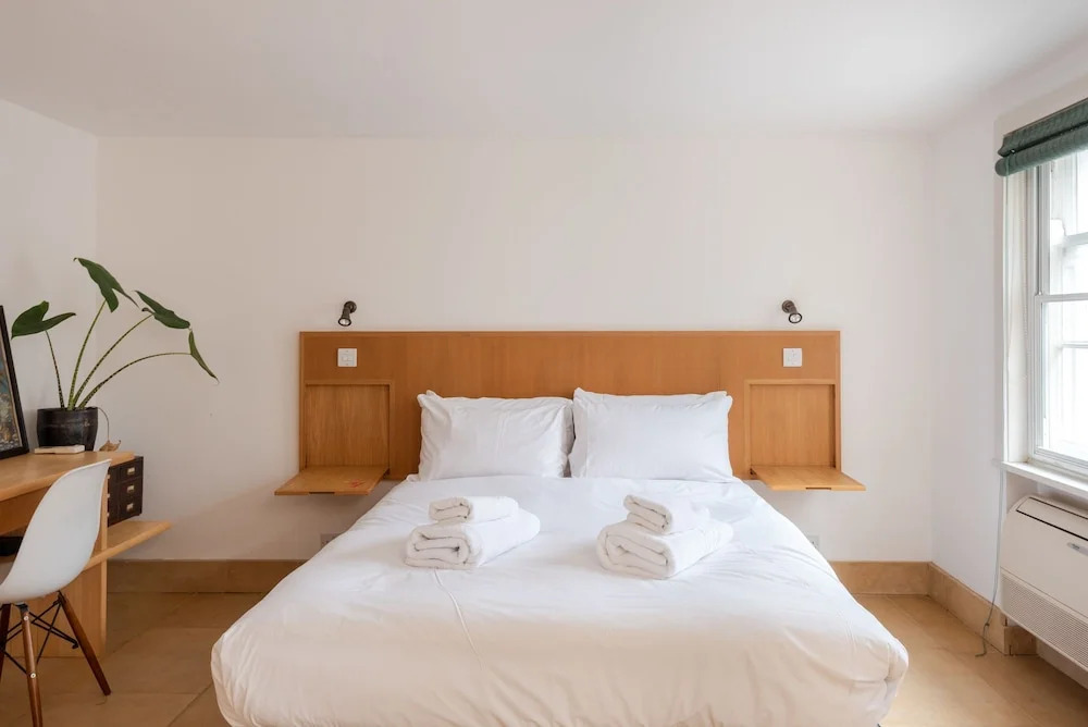 Perfectly Placed Central London Flat for 2