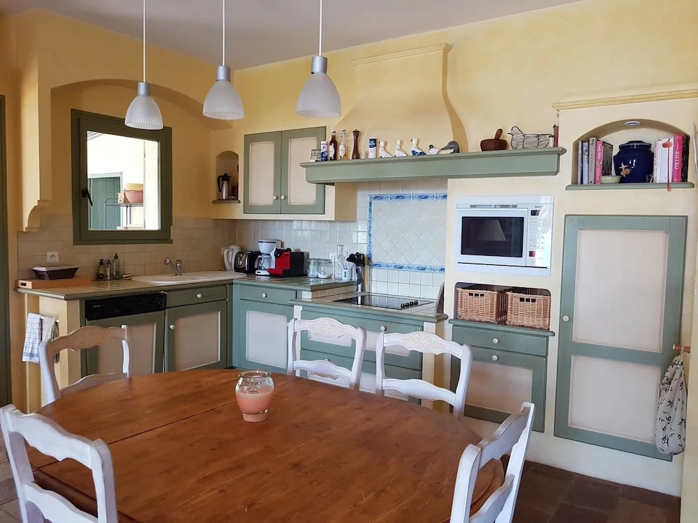 Luxurious Villa With Heated, Private Pool and Panoramic Views of the Luberon