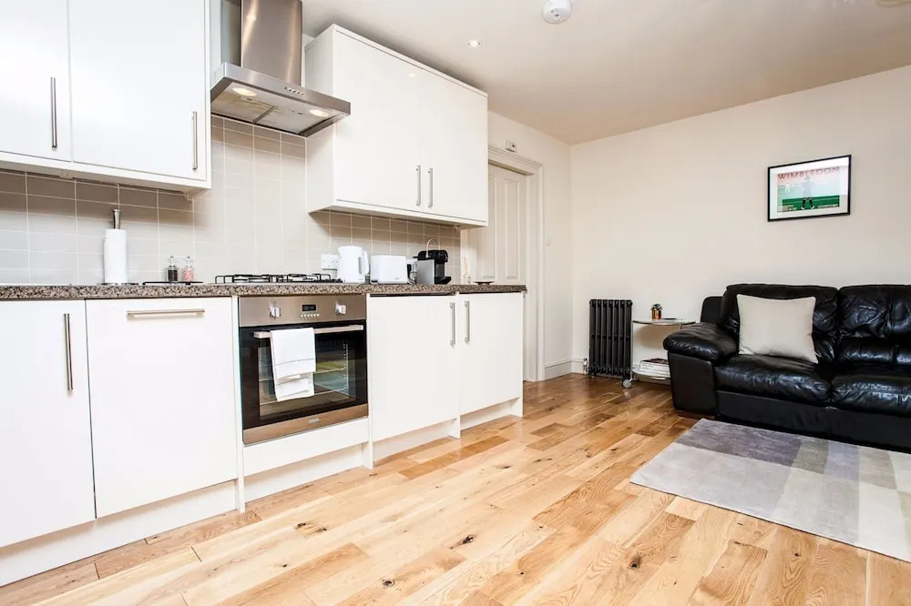 Bright &Spacious Central 1 Bed Basement Flat