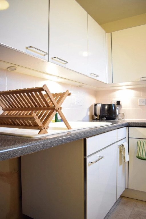 1 Bedroom Flat With River Views