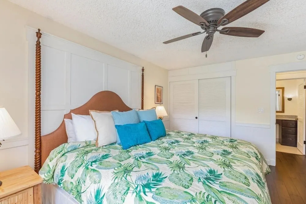 Beautifully Upgraded, Full Kitchen, Comfy King Bed, Ac 1 Bedroom Condo by RedAwning
