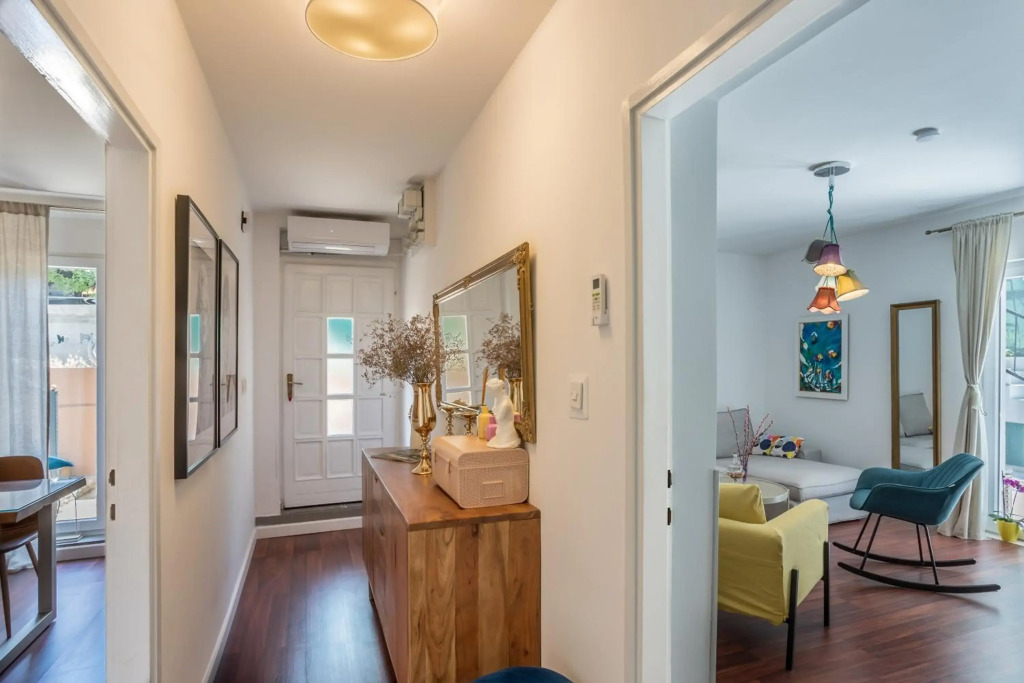 Dalmatian with pool and garden only yours 230m2 for 1-4 people 15 min from the old town of Split