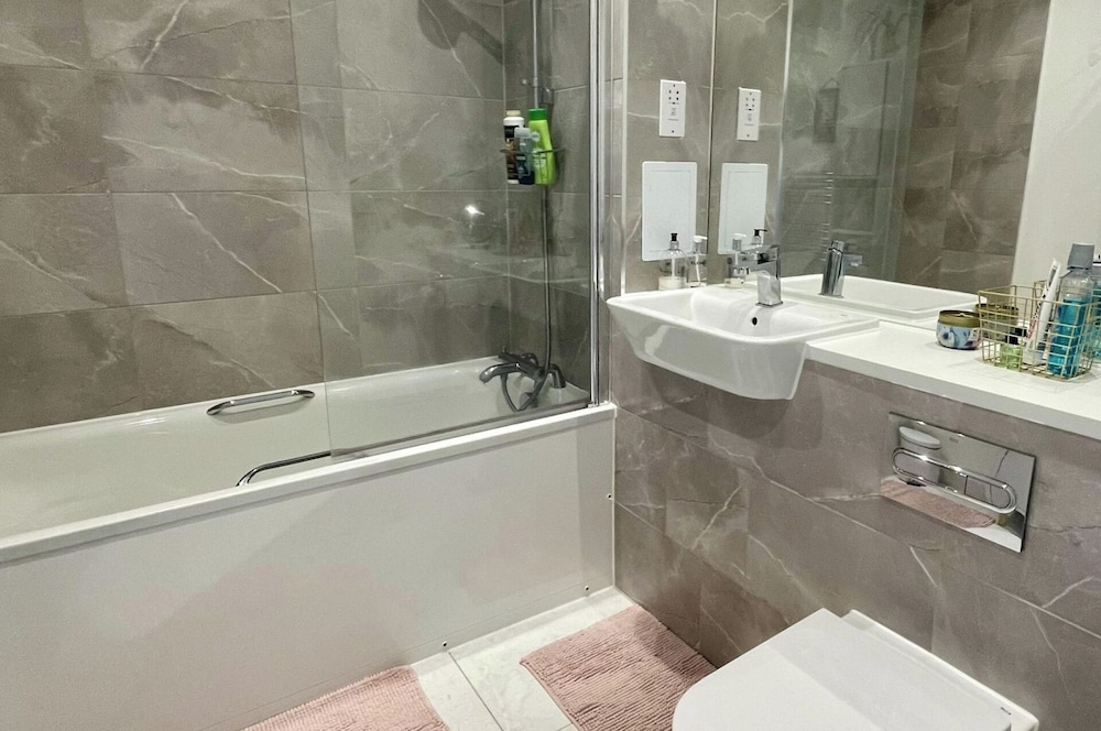 Modern Apartment All Amenities Greater London