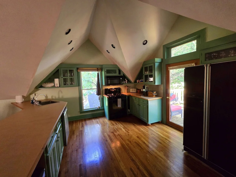 The 1883 Peabody House Bed & Breakfast