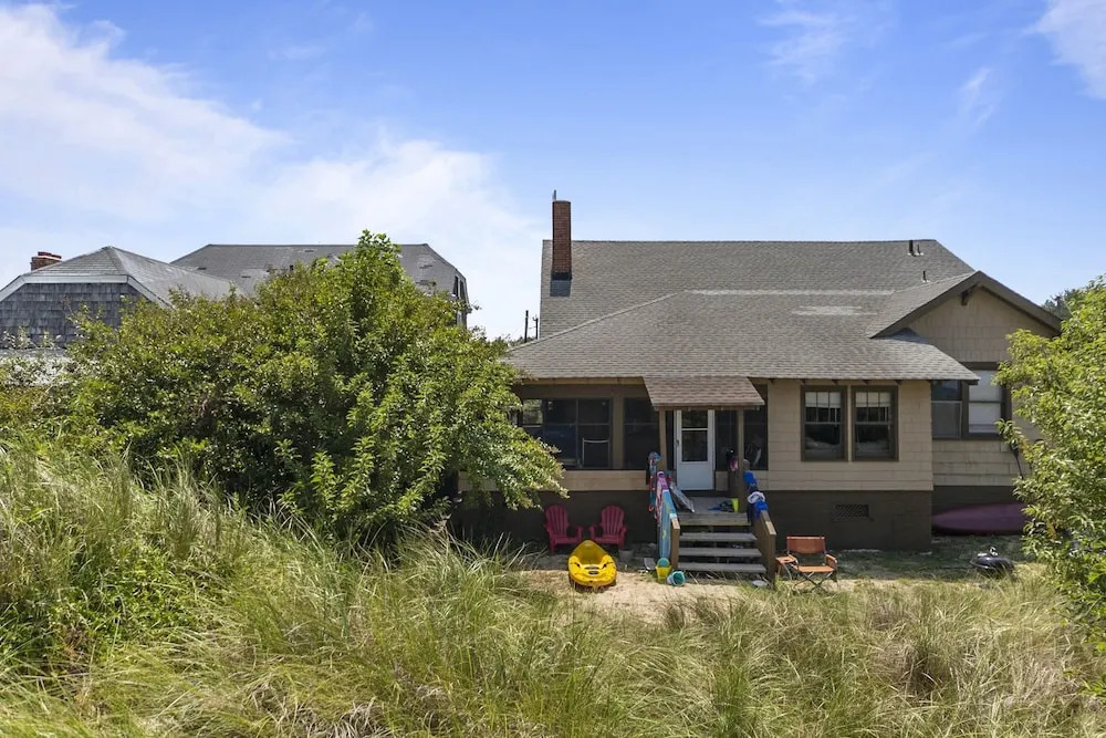 Rustic Beach Front Apt - Cozy And Right On The Beach 2 Bedroom Apts