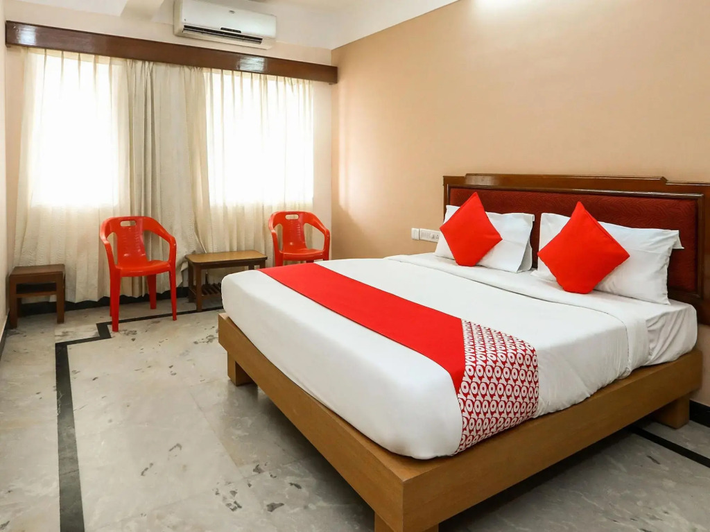 OYO 17056 Hotel Chandra Palace