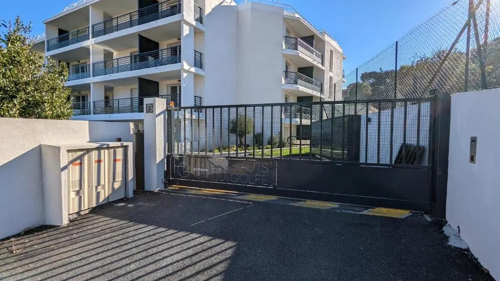 Superbe T2 en résidence avec piscine et parking