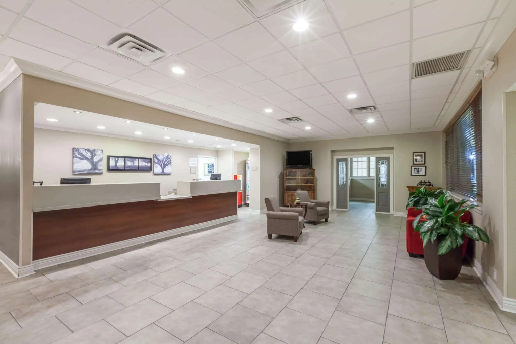 Iberia House & Suites