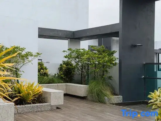 Parkland Residence B11 by Dehoz Suites