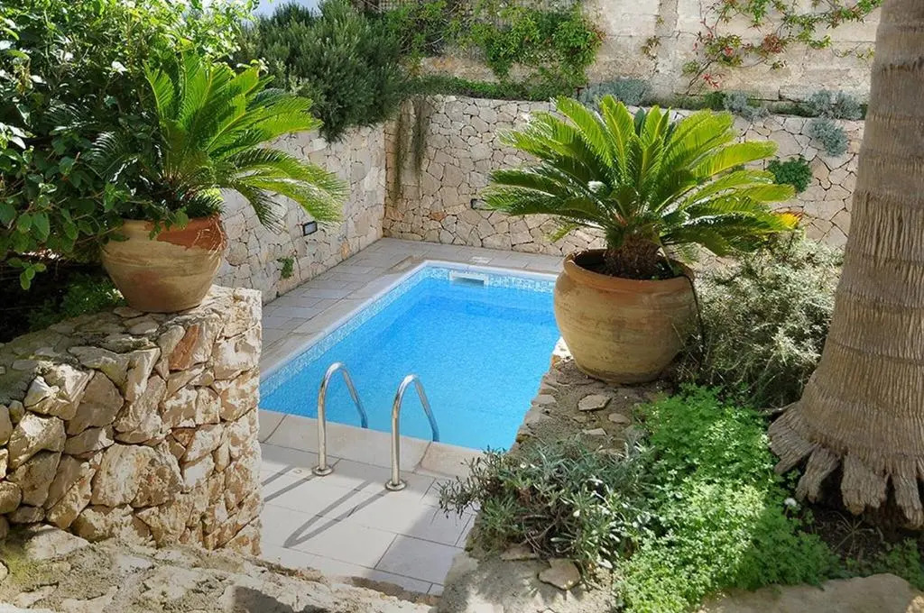 Apartment 3 With Pool And Sea View