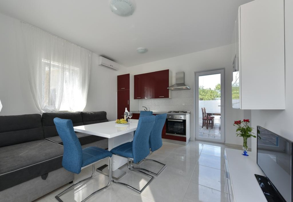 Holiday house Ani 1 - with pool : Privlaka, Zadar riviera