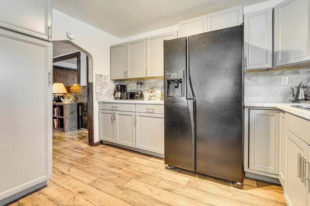 Private Pool & Yard: Pet-friendly Home in Toledo