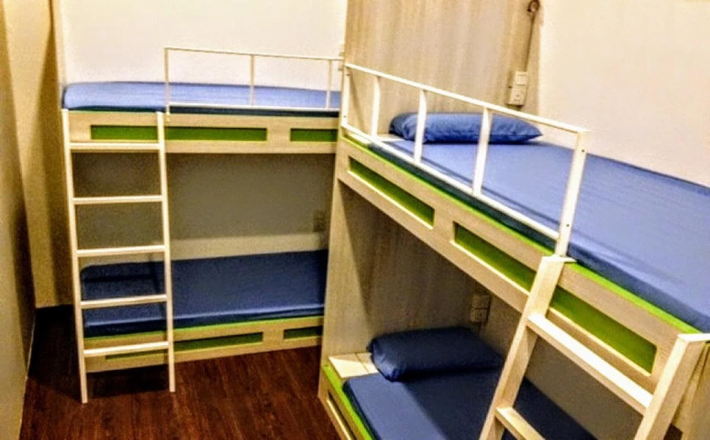 SPOT ON 90236 Zigzag Travellers Home - Hostel