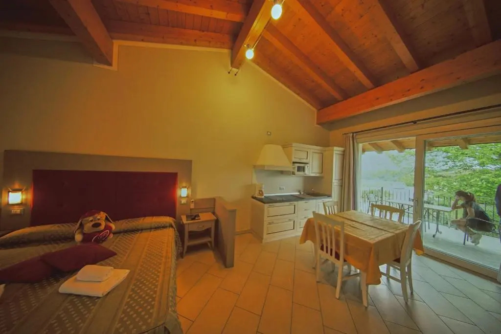Garda Hill Boutique Apartments with Panoramic Pools e Agriturismo