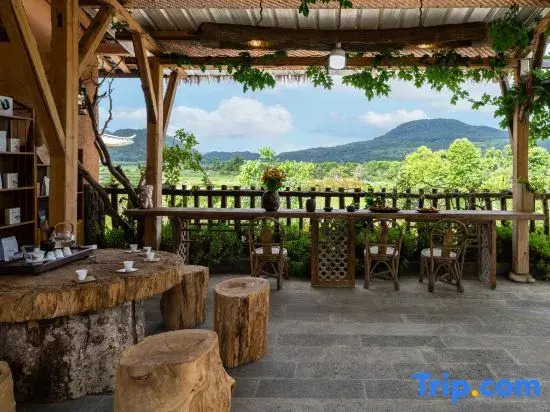 Tengchong Heshun Feipu Mountain House Inn