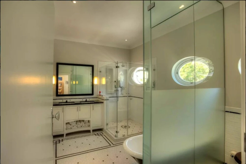 Open Plan 4 Bedroom Houses in City Heart