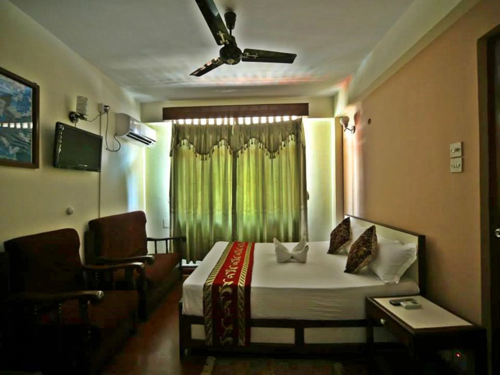 The Hotel Pleasure Home Inn