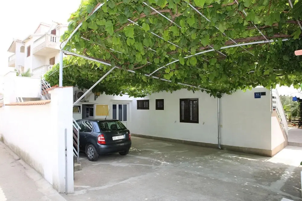 Araz - Parking and Barbecue - A1