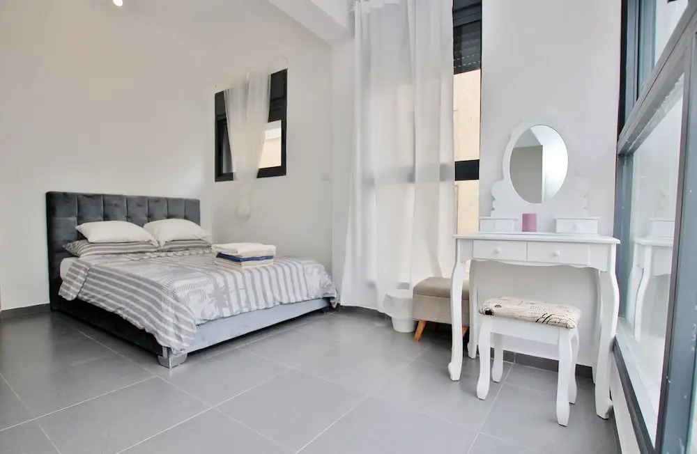Amazing New 2BR Apt on Hilton Beach