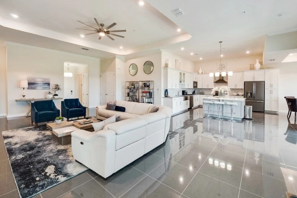 Chic Ultra Modern Near Disney! 4 Bedroom Condo