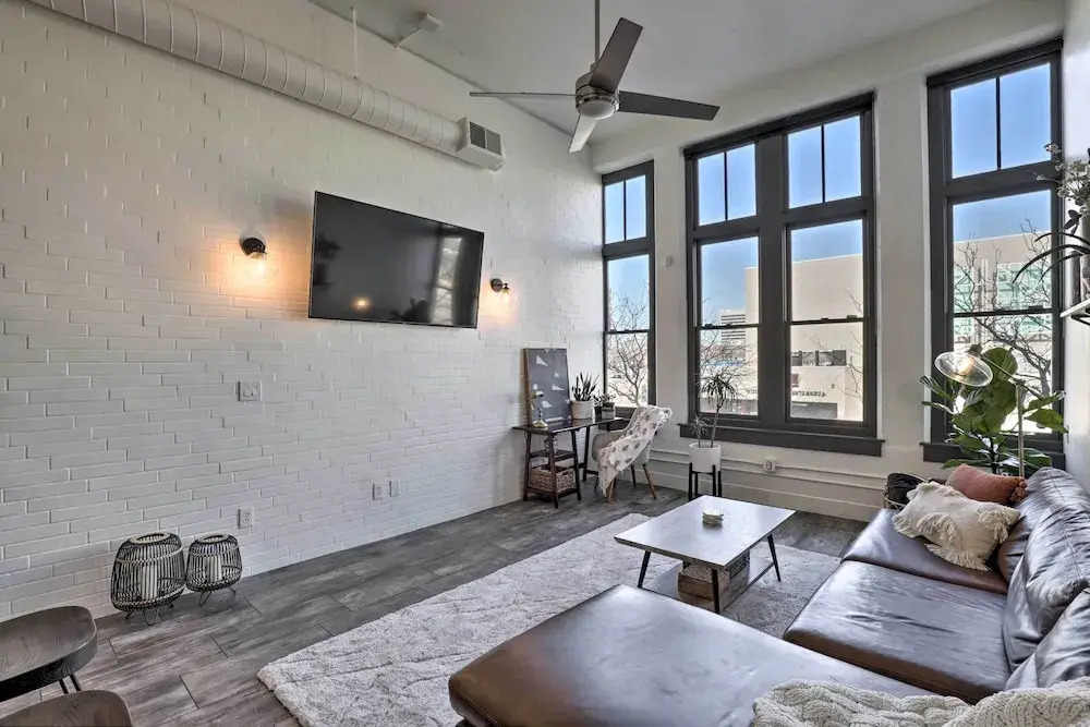 Chic SLC Downtown Studio Loft: Walk to Shops