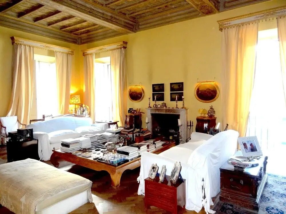 In Rome, Aristocratic, 3 Bedroom in Elegant, Historic Palace 3 Bedrooms 3 Bathrooms Apts