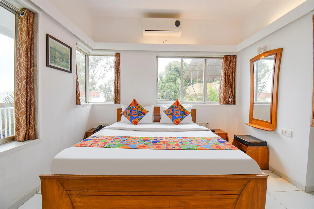 Fabhotel Silver Nest