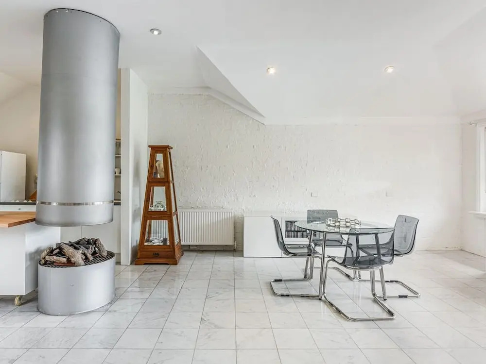 Spoilt for Choice 2-bed/2-bath + Free Parking