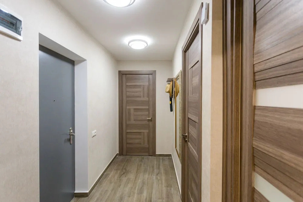 Falcon Apartments - Metro