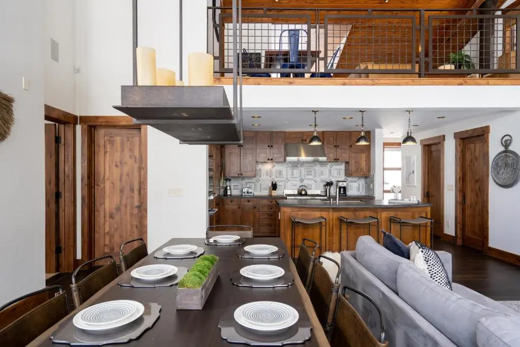 Luxury 4BD True Ski-In/Ski-Out Mid-Mountain Residence - Trailside Northstar